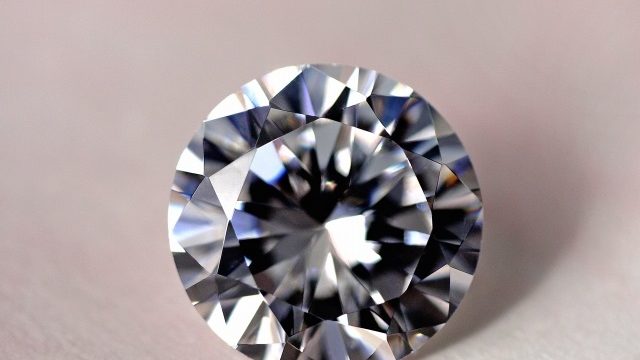 一粒ダイヤモンド